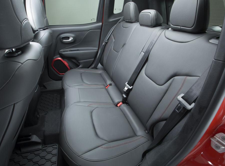 Интерьер Jeep Renegade Trailhawk (BU) 2014 года  (WW) (фото 28 из 42)